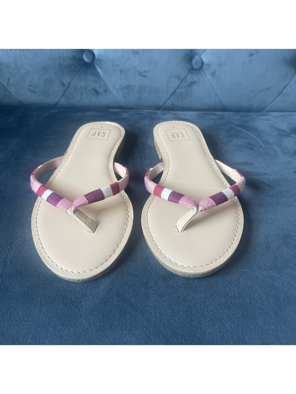 NEW Gap Flip Flops Sz 7 Pink Multicolor Fabric Stripe Slides Sandals Shoes FLAW